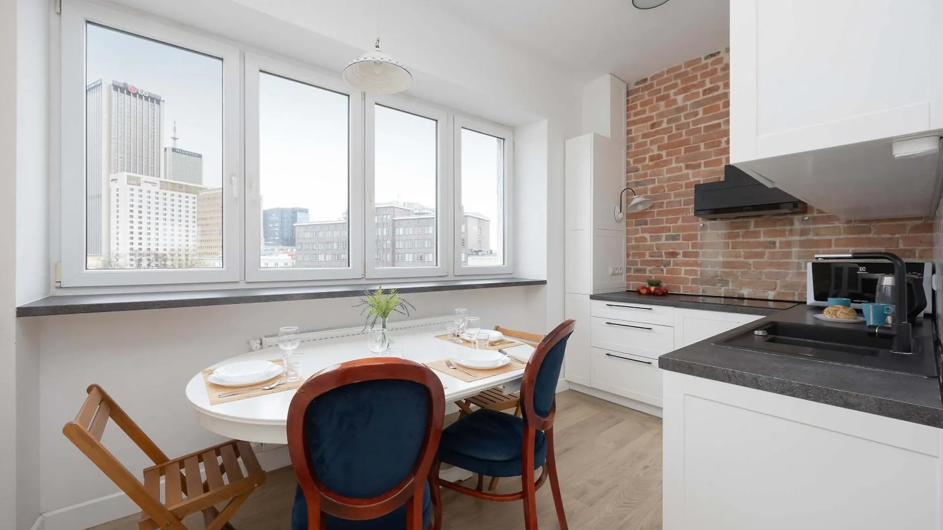Warsaw Central Apartment By Noclegi Renters